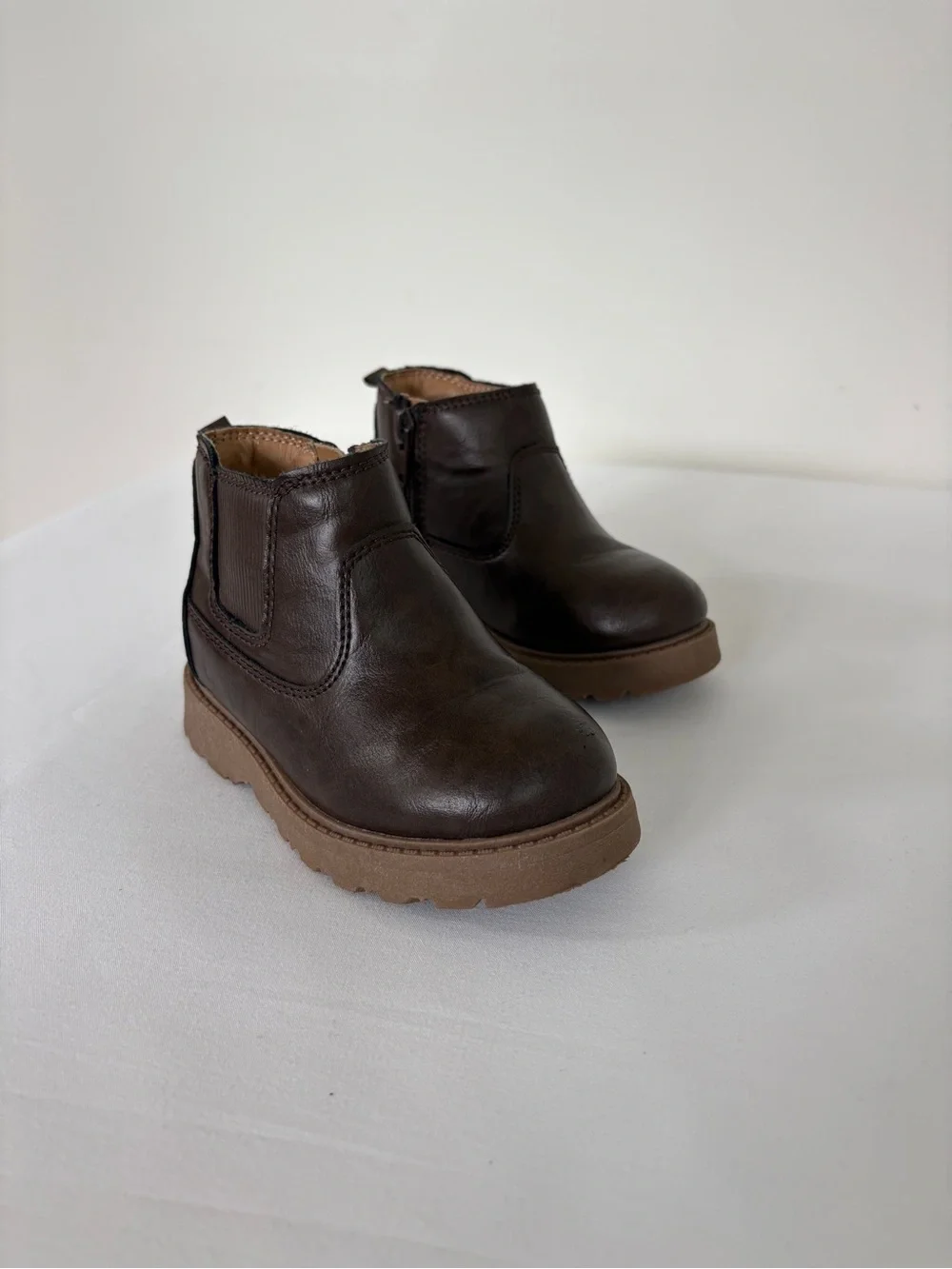 SOLD Oshkosh B'gosh Dark Brown Kids Chelsea Boots - Toddler Size 7